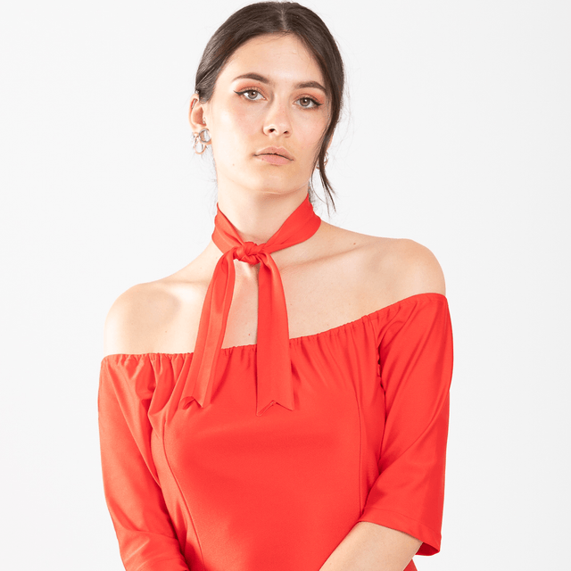 ROBE COURTE A ÉPAULES DÉNUDÉES