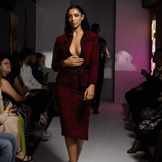 ENSEMBLE VESTE ET JUPE LONGUE EN LAINAGE ROUGE