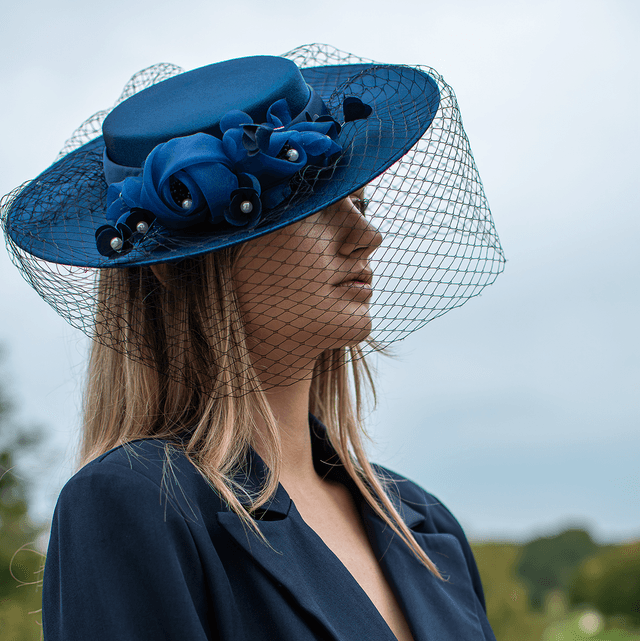 chapeau d’église à couronne plate